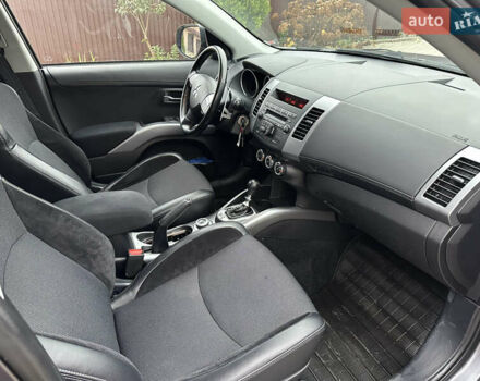 Серый Мицубиси Аутлендер, объемом двигателя 2.2 л и пробегом 217 тыс. км за 10900 $, фото 11 на Automoto.ua