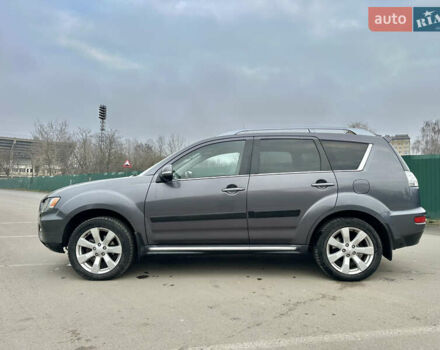 Серый Мицубиси Аутлендер, объемом двигателя 2.4 л и пробегом 270 тыс. км за 8450 $, фото 1 на Automoto.ua
