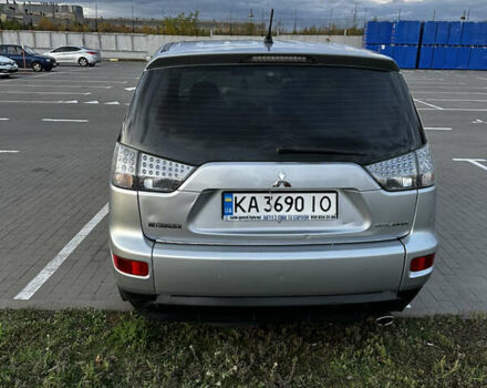 Мицубиси Аутлендер 2010 в Белой Церкве на Automoto.ua Серый Мицубиси Аутлендер, объемом двигателя 2.36 л и пробегом 220 тыс. км за 9000 $, фото 4 на Automoto.ua