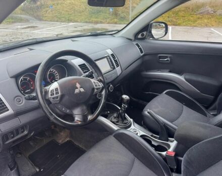 Серый Мицубиси Аутлендер, объемом двигателя 0 л и пробегом 260 тыс. км за 6000 $, фото 6 на Automoto.ua