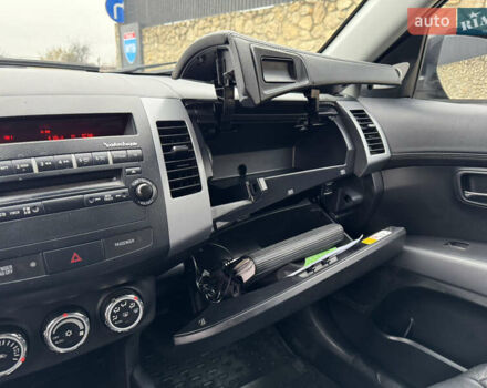 Серый Мицубиси Аутлендер, объемом двигателя 2.2 л и пробегом 230 тыс. км за 11000 $, фото 27 на Automoto.ua