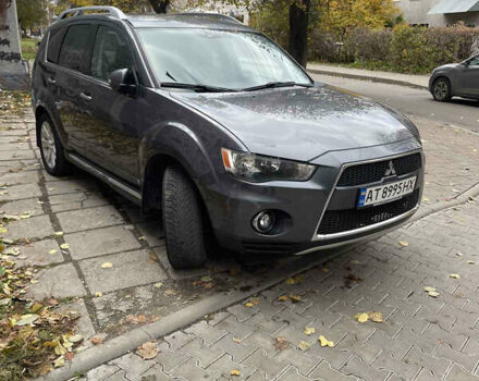 Серый Мицубиси Аутлендер, объемом двигателя 2 л и пробегом 264 тыс. км за 9500 $, фото 1 на Automoto.ua