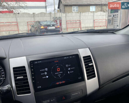 Серый Мицубиси Аутлендер, объемом двигателя 2 л и пробегом 264 тыс. км за 9500 $, фото 5 на Automoto.ua