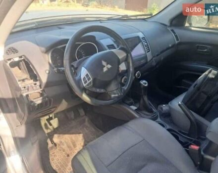 Серый Мицубиси Аутлендер, объемом двигателя 2 л и пробегом 150 тыс. км за 3800 $, фото 4 на Automoto.ua