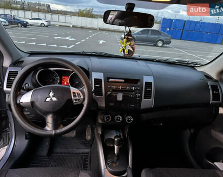 Мицубиси Аутлендер 2010 в Белой Церкве на Automoto.ua Серый Мицубиси Аутлендер, объемом двигателя 2.36 л и пробегом 220 тыс. км за 9000 $, фото 15 на Automoto.ua