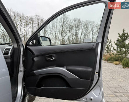 Сірий Міцубісі Аутлендер, об'ємом двигуна 2.2 л та пробігом 236 тис. км за 9800 $, фото 35 на Automoto.ua