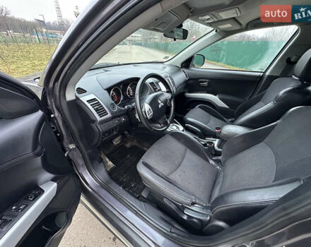 Серый Мицубиси Аутлендер, объемом двигателя 2.4 л и пробегом 270 тыс. км за 8450 $, фото 7 на Automoto.ua