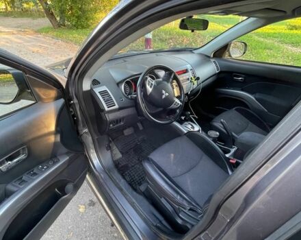 Серый Мицубиси Аутлендер, объемом двигателя 2.4 л и пробегом 138 тыс. км за 9000 $, фото 5 на Automoto.ua