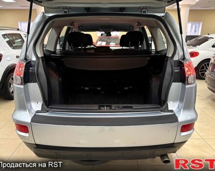 Серый Мицубиси Аутлендер, объемом двигателя 2.4 л и пробегом 182 тыс. км за 10800 $, фото 5 на Automoto.ua