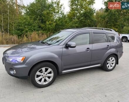 Серый Мицубиси Аутлендер, объемом двигателя 2.3 л и пробегом 263 тыс. км за 11400 $, фото 1 на Automoto.ua