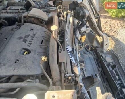 Серый Мицубиси Аутлендер, объемом двигателя 2 л и пробегом 150 тыс. км за 3800 $, фото 1 на Automoto.ua