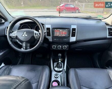Серый Мицубиси Аутлендер, объемом двигателя 2.18 л и пробегом 294 тыс. км за 10799 $, фото 17 на Automoto.ua