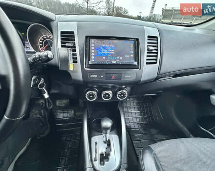 Серый Мицубиси Аутлендер, объемом двигателя 2.4 л и пробегом 270 тыс. км за 8450 $, фото 14 на Automoto.ua