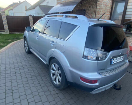 Серый Мицубиси Аутлендер, объемом двигателя 2 л и пробегом 286 тыс. км за 10300 $, фото 3 на Automoto.ua