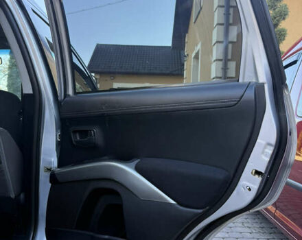 Серый Мицубиси Аутлендер, объемом двигателя 2.4 л и пробегом 218 тыс. км за 9950 $, фото 16 на Automoto.ua