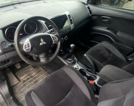 Серый Мицубиси Аутлендер, объемом двигателя 2.36 л и пробегом 143 тыс. км за 11500 $, фото 6 на Automoto.ua