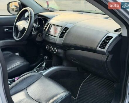 Серый Мицубиси Аутлендер, объемом двигателя 2.18 л и пробегом 294 тыс. км за 10799 $, фото 11 на Automoto.ua