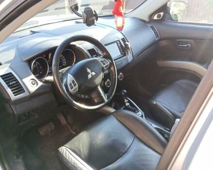 Серый Мицубиси Аутлендер, объемом двигателя 2.2 л и пробегом 236 тыс. км за 10500 $, фото 2 на Automoto.ua