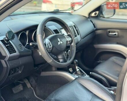 Серый Мицубиси Аутлендер, объемом двигателя 2.18 л и пробегом 294 тыс. км за 10799 $, фото 13 на Automoto.ua