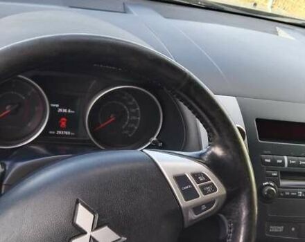 Серый Мицубиси Аутлендер, объемом двигателя 2.3 л и пробегом 294 тыс. км за 9600 $, фото 7 на Automoto.ua