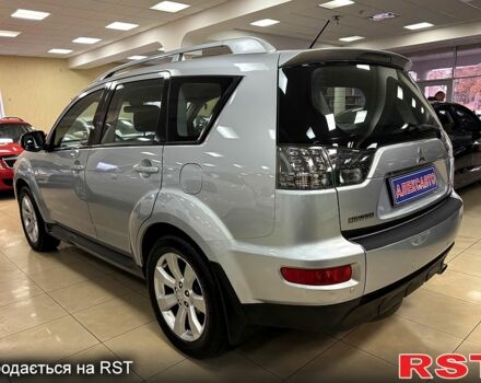 Серый Мицубиси Аутлендер, объемом двигателя 2.4 л и пробегом 182 тыс. км за 10800 $, фото 3 на Automoto.ua