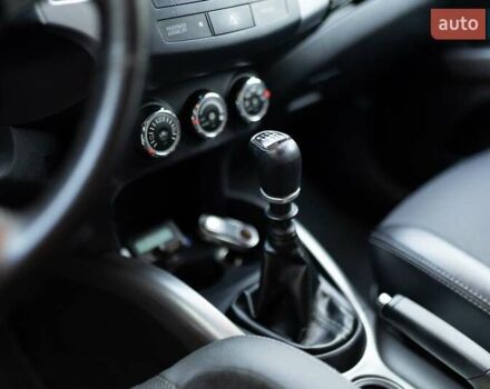 Серый Мицубиси Аутлендер, объемом двигателя 2.27 л и пробегом 291 тыс. км за 9700 $, фото 32 на Automoto.ua