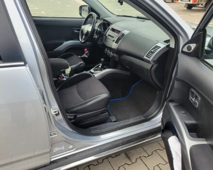 Серый Мицубиси Аутлендер, объемом двигателя 2.2 л и пробегом 175 тыс. км за 10999 $, фото 12 на Automoto.ua