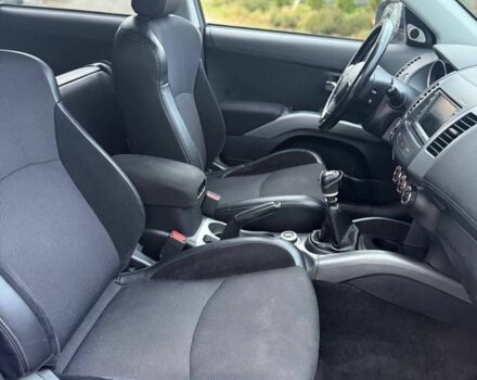 Серый Мицубиси Аутлендер, объемом двигателя 2.3 л и пробегом 279 тыс. км за 4642 $, фото 4 на Automoto.ua