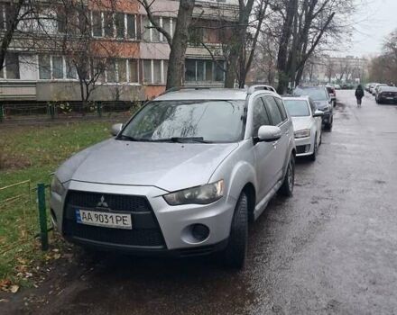 Серый Мицубиси Аутлендер, объемом двигателя 2 л и пробегом 376 тыс. км за 7300 $, фото 2 на Automoto.ua