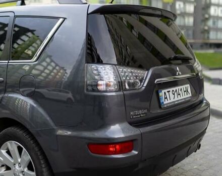 Серый Мицубиси Аутлендер, объемом двигателя 2.27 л и пробегом 291 тыс. км за 9700 $, фото 4 на Automoto.ua