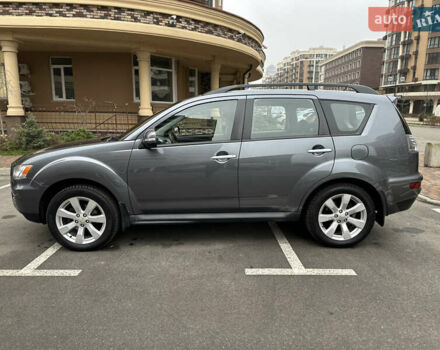Серый Мицубиси Аутлендер, объемом двигателя 2.4 л и пробегом 226 тыс. км за 10200 $, фото 3 на Automoto.ua