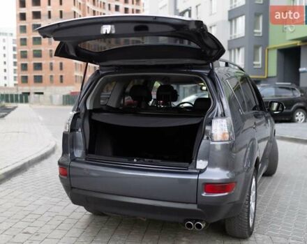 Серый Мицубиси Аутлендер, объемом двигателя 2.27 л и пробегом 291 тыс. км за 9700 $, фото 16 на Automoto.ua