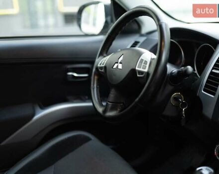 Серый Мицубиси Аутлендер, объемом двигателя 2.27 л и пробегом 291 тыс. км за 9700 $, фото 31 на Automoto.ua