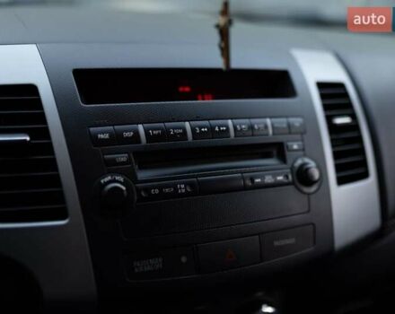 Серый Мицубиси Аутлендер, объемом двигателя 2.27 л и пробегом 291 тыс. км за 9700 $, фото 9 на Automoto.ua