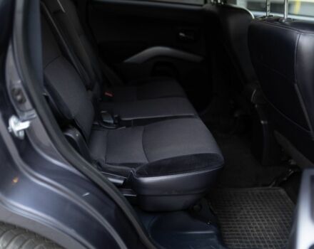 Серый Мицубиси Аутлендер, объемом двигателя 2.3 л и пробегом 288 тыс. км за 9700 $, фото 5 на Automoto.ua