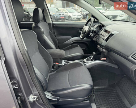 Серый Мицубиси Аутлендер, объемом двигателя 2.2 л и пробегом 211 тыс. км за 11999 $, фото 23 на Automoto.ua