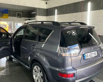 Серый Мицубиси Аутлендер, объемом двигателя 2 л и пробегом 225 тыс. км за 10500 $, фото 2 на Automoto.ua