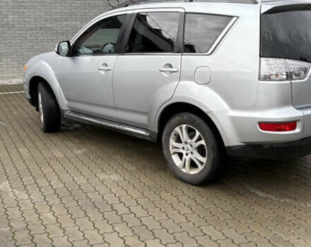 Серый Мицубиси Аутлендер, объемом двигателя 2.18 л и пробегом 233 тыс. км за 11000 $, фото 4 на Automoto.ua