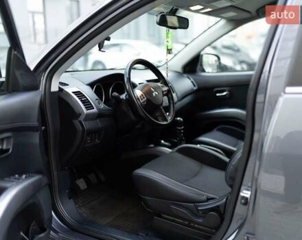 Серый Мицубиси Аутлендер, объемом двигателя 2.27 л и пробегом 291 тыс. км за 9700 $, фото 29 на Automoto.ua