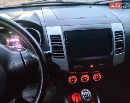 Серый Мицубиси Аутлендер, объемом двигателя 2 л и пробегом 205 тыс. км за 9600 $, фото 1 на Automoto.ua