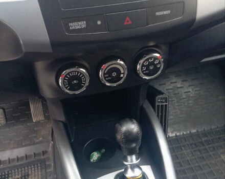 Сірий Міцубісі Аутлендер, об'ємом двигуна 2.18 л та пробігом 239 тис. км за 12000 $, фото 19 на Automoto.ua