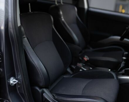 Серый Мицубиси Аутлендер, объемом двигателя 2.3 л и пробегом 288 тыс. км за 9700 $, фото 4 на Automoto.ua