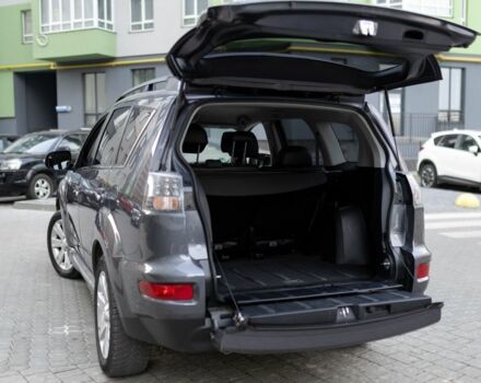 Серый Мицубиси Аутлендер, объемом двигателя 2.3 л и пробегом 288 тыс. км за 9700 $, фото 7 на Automoto.ua