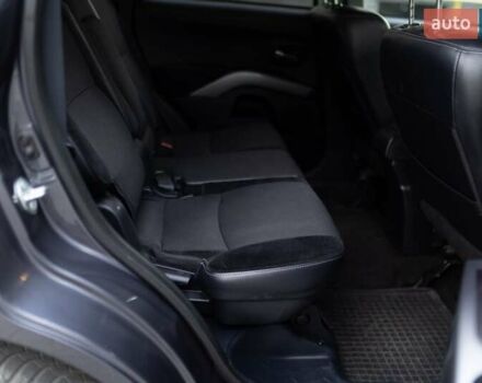 Серый Мицубиси Аутлендер, объемом двигателя 2.27 л и пробегом 291 тыс. км за 9700 $, фото 50 на Automoto.ua