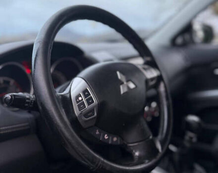 Серый Мицубиси Аутлендер, объемом двигателя 0 л и пробегом 279 тыс. км за 4935 $, фото 7 на Automoto.ua