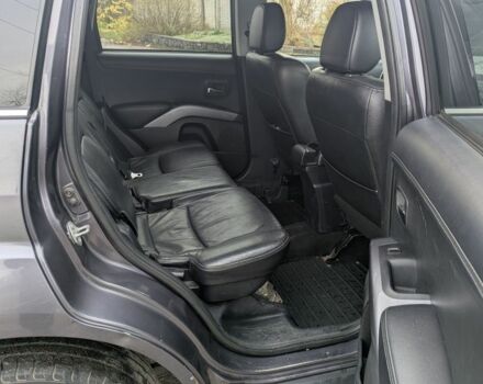 Серый Мицубиси Аутлендер, объемом двигателя 0 л и пробегом 204 тыс. км за 10200 $, фото 7 на Automoto.ua