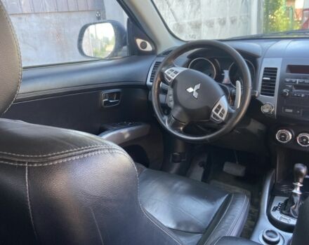 Серый Мицубиси Аутлендер, объемом двигателя 2.2 л и пробегом 240 тыс. км за 10500 $, фото 8 на Automoto.ua