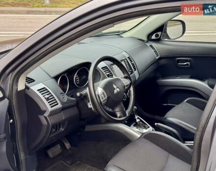 Міцубісі Аутлендер 2011 у Полтаві на Automoto.ua Сірий Міцубісі Аутлендер, об'ємом двигуна 2.2 л та пробігом 252 тис. км за 11150 $, фото 12 на Automoto.ua