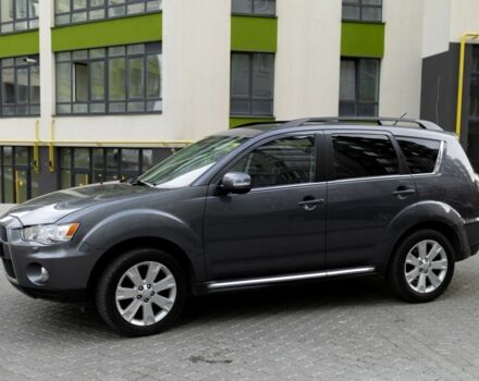 Серый Мицубиси Аутлендер, объемом двигателя 2.3 л и пробегом 288 тыс. км за 9700 $, фото 1 на Automoto.ua