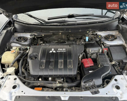 Сірий Міцубісі Аутлендер, об'ємом двигуна 2.27 л та пробігом 310 тис. км за 13000 $, фото 16 на Automoto.ua